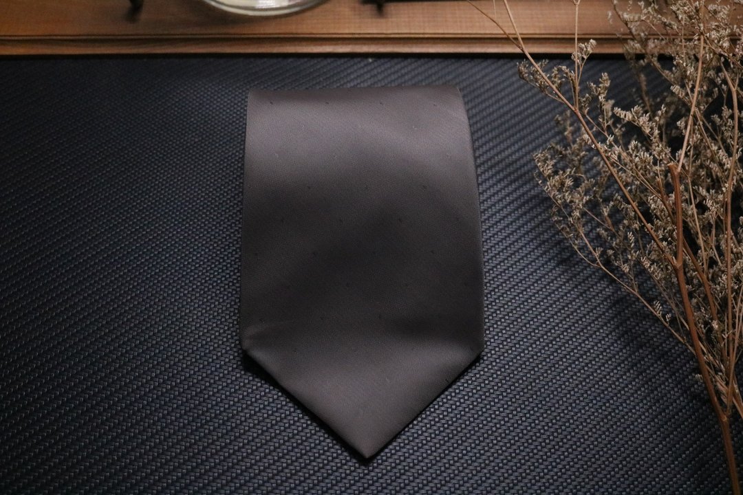 卡其色暗纹领带/商务型男窄版necktie - 领带/领带夹 - 丝．绢 卡其色