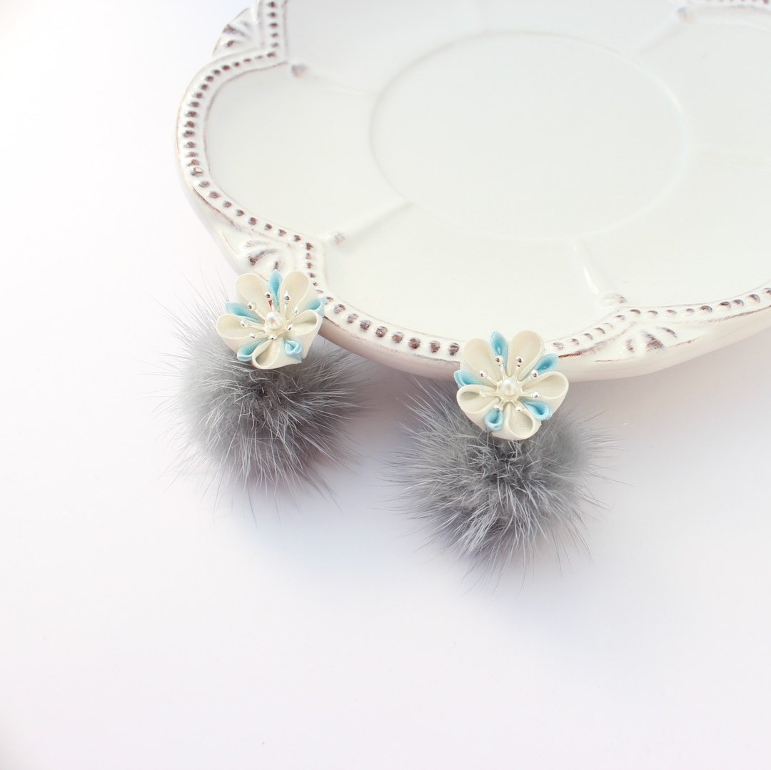Earring kanzashi white snow - 耳环/耳夹 - 丝．绢 白色
