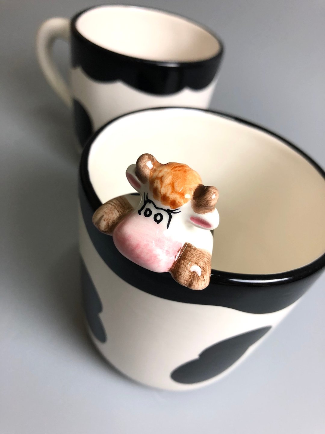 台湾制造 手工彩绘款 乳牛造型杯 杯缘小物设计 - 其他杯子 - 瓷 黑色