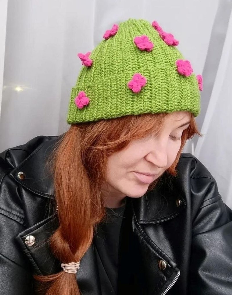 让人心情愉悦的绿色帽子，搭配小巧的粉色花朵。疗愈系帽子，独一无二 - 帽子 - 棉．麻 绿色