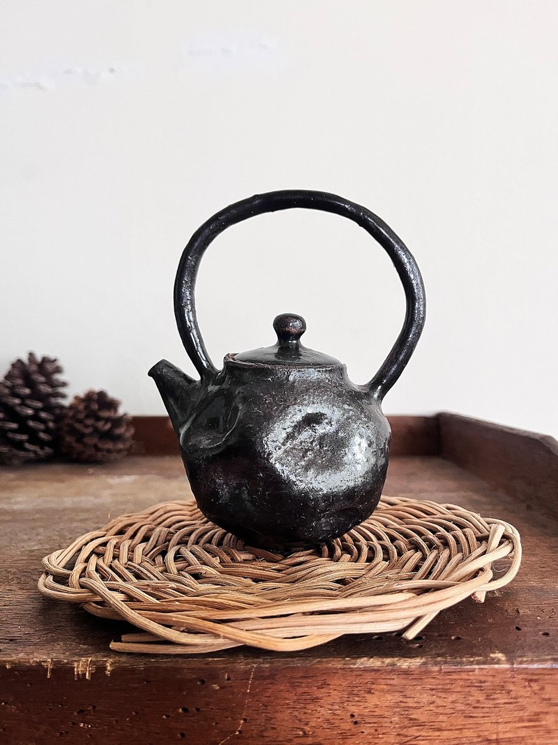凹凸 提梁壶  贰一零 | 陶茶具 - 茶具/茶杯 - 陶 黑色