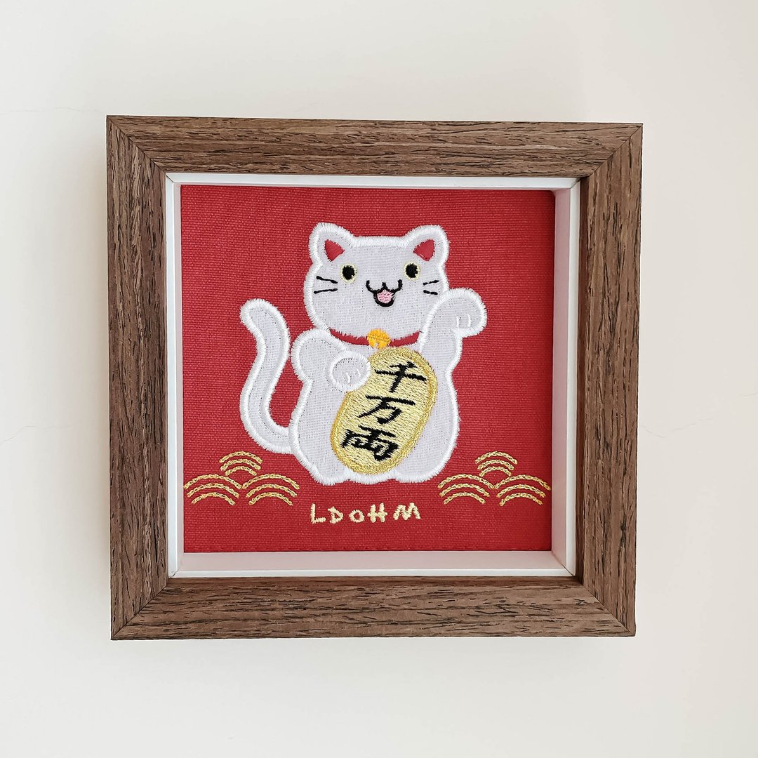 【招财猫】白猫 刺绣画|实木框|招财纳福 财源广进 - 画框/相框 - 棉 红色