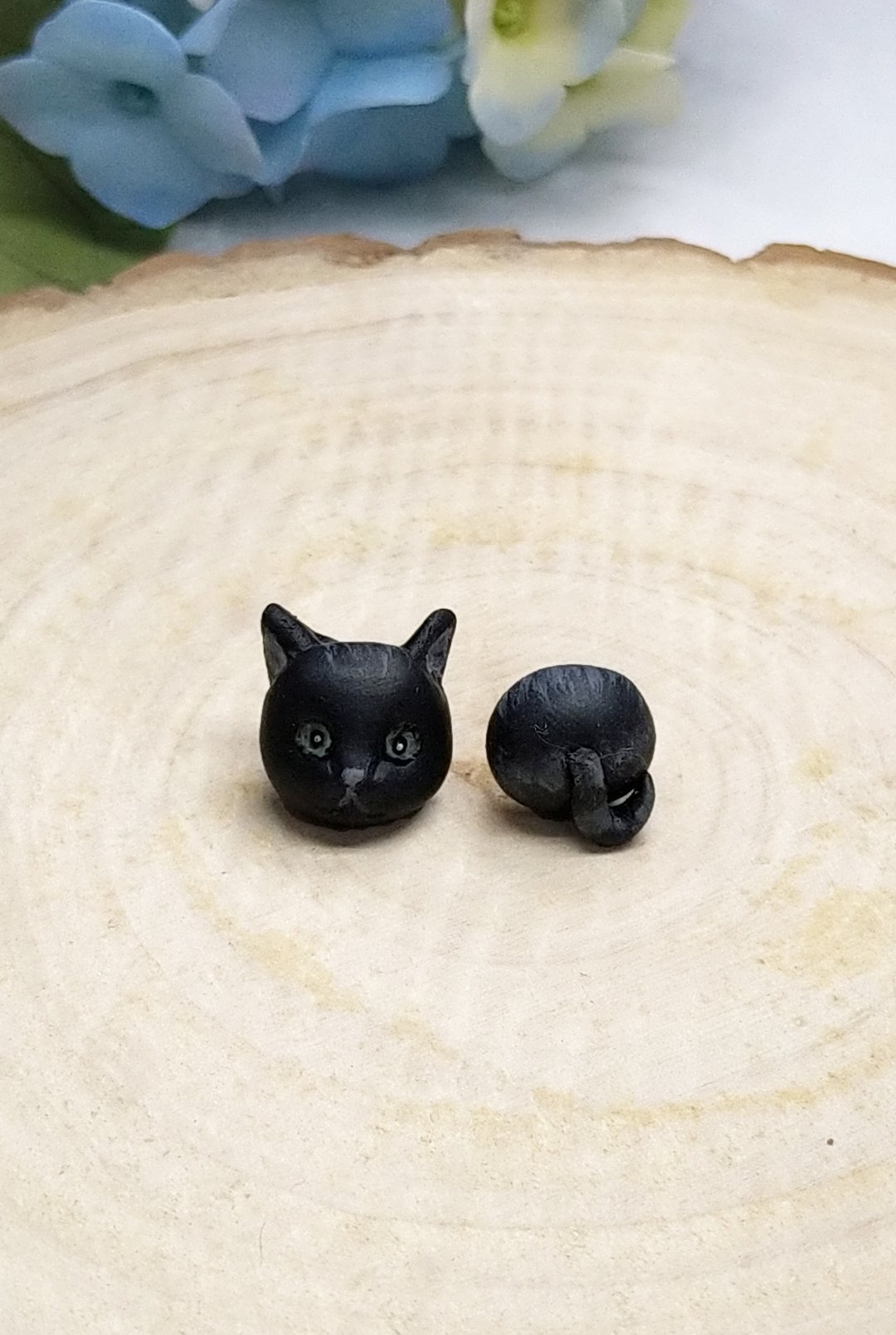全手作 黑猫+屁屁 / 手掌耳环 防敏感耳针 耳钉/耳夹 - 耳环/耳夹 - 粘土 灰色