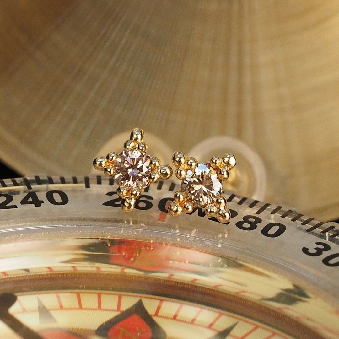 18K金最亮钻石星星耳环18K Gold The Diamond Brightest Star Ear - 耳环/耳夹 - 贵金属 