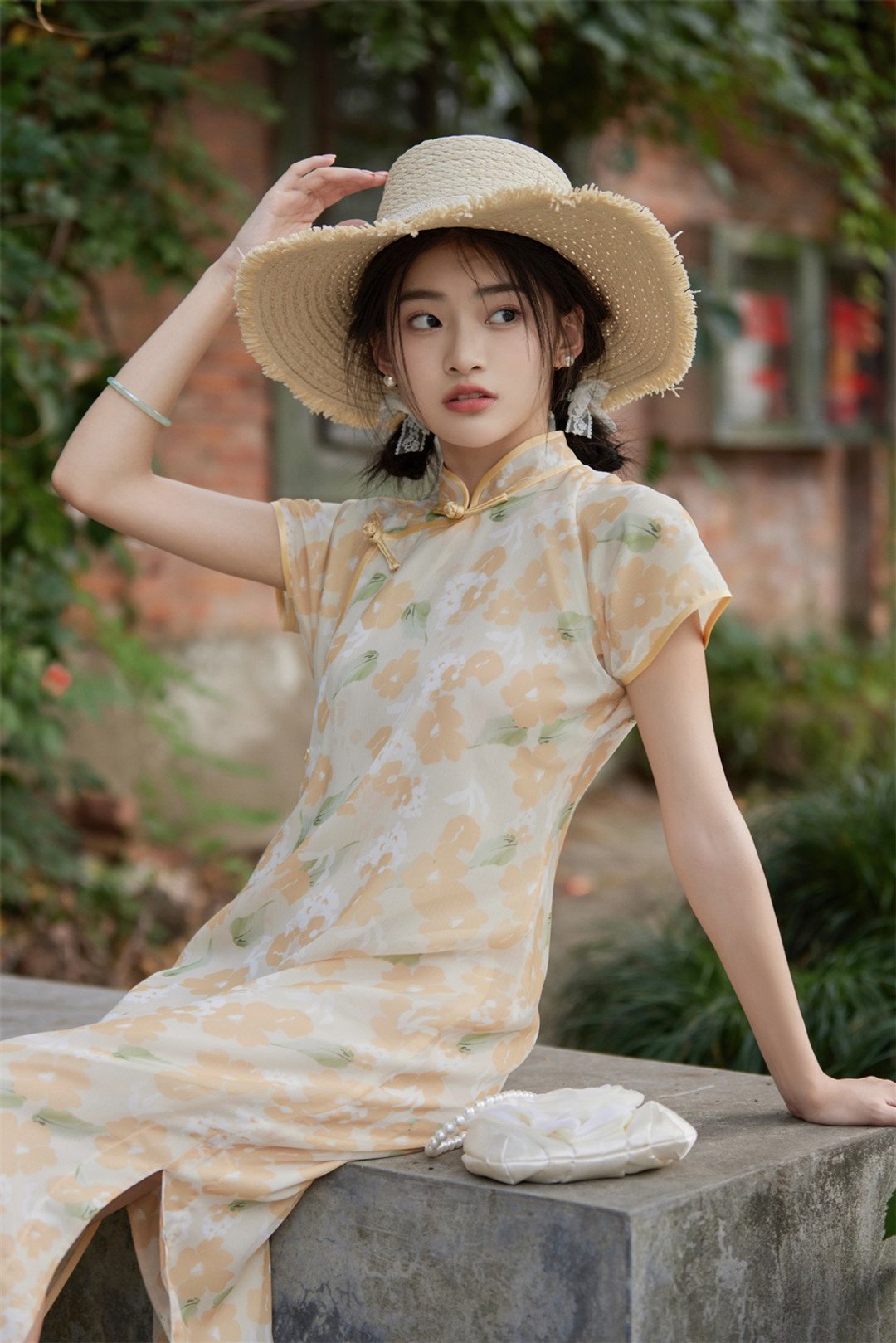 卡其杏 復古花色古法雪紡少女旗袍 新中式中秋春節改良連身裙洋裝 - 旗袍 - 其他人造纤维 卡其色