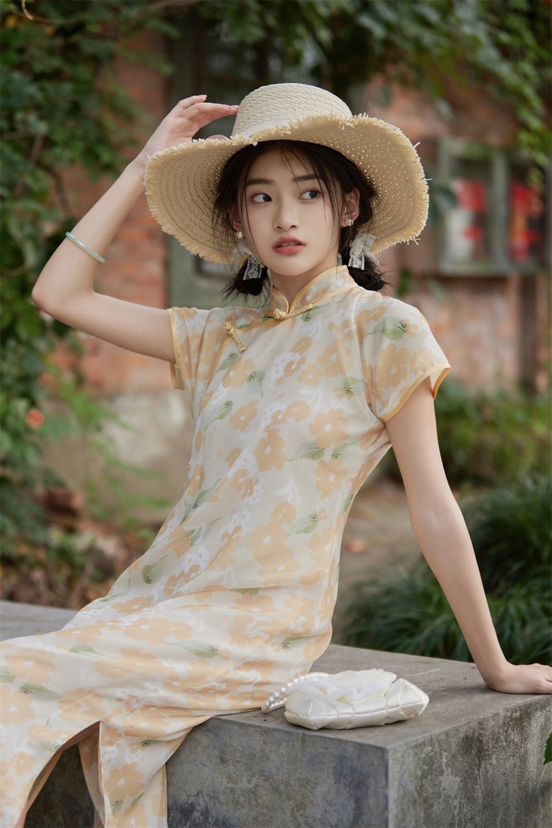 卡其杏 復古花色古法雪紡少女旗袍 新中式中秋春節改良連身裙洋裝 - 旗袍 - 其他人造纤维 卡其色