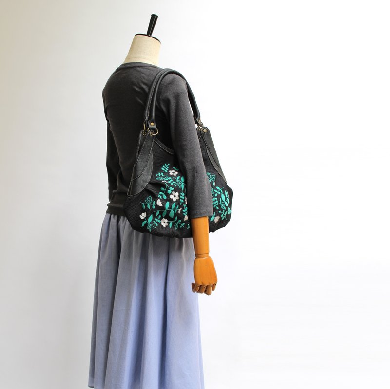 Flower embroidery · Granny bag - 侧背包/斜挎包 - 聚酯纤维 黑色