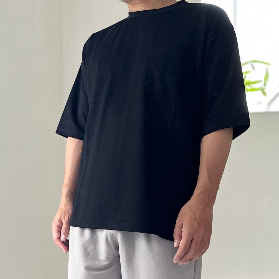【凉感接触】男女同款 侧边开衩 口袋宽松 T 恤【黑色】 - 女装 T 恤 - 尼龙 黑色