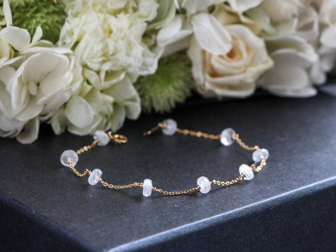 14kgf- rainbowmoon stone bracelet - 手链/手环 - 宝石 白色