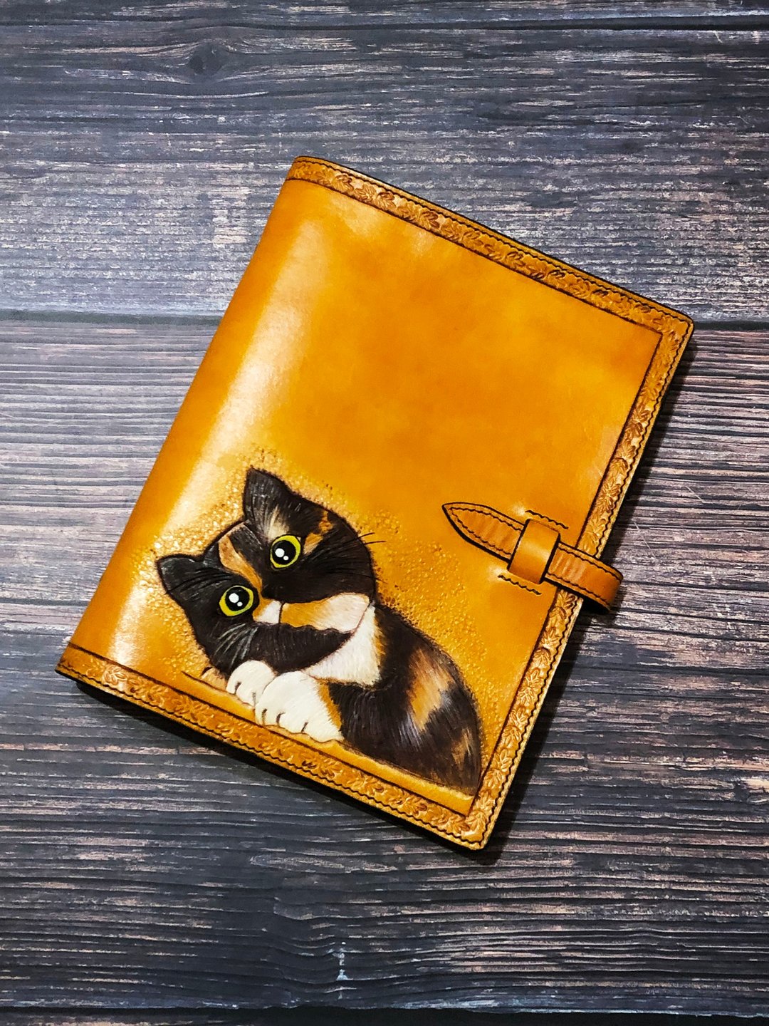 猫店长造型雕刻 A5活页真皮笔记本 皮雕造型手帐本 - 笔记本/手帐 - 真皮 灰色