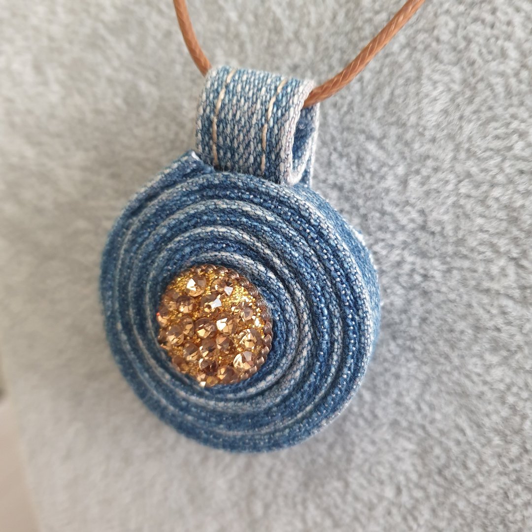 Recycled denim pendant Jeans pendant - 项链 - 其他金属 蓝色