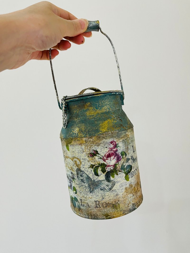 复古莫兰迪色系铁桶 牛奶壶 提篮 花瓶 纸艺拼贴 蝶古巴特 置物 - 花瓶/陶器 - 其他金属 粉红色