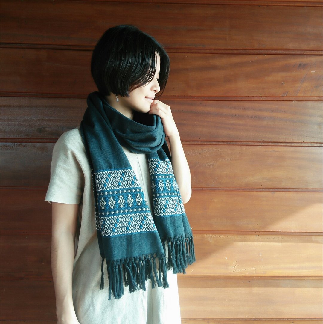 Thai hand-woven shawl / one-of-a-kind / Karen / indigo gray / vegetable dyeing / cotton - 围巾/披肩 - 棉 灰色