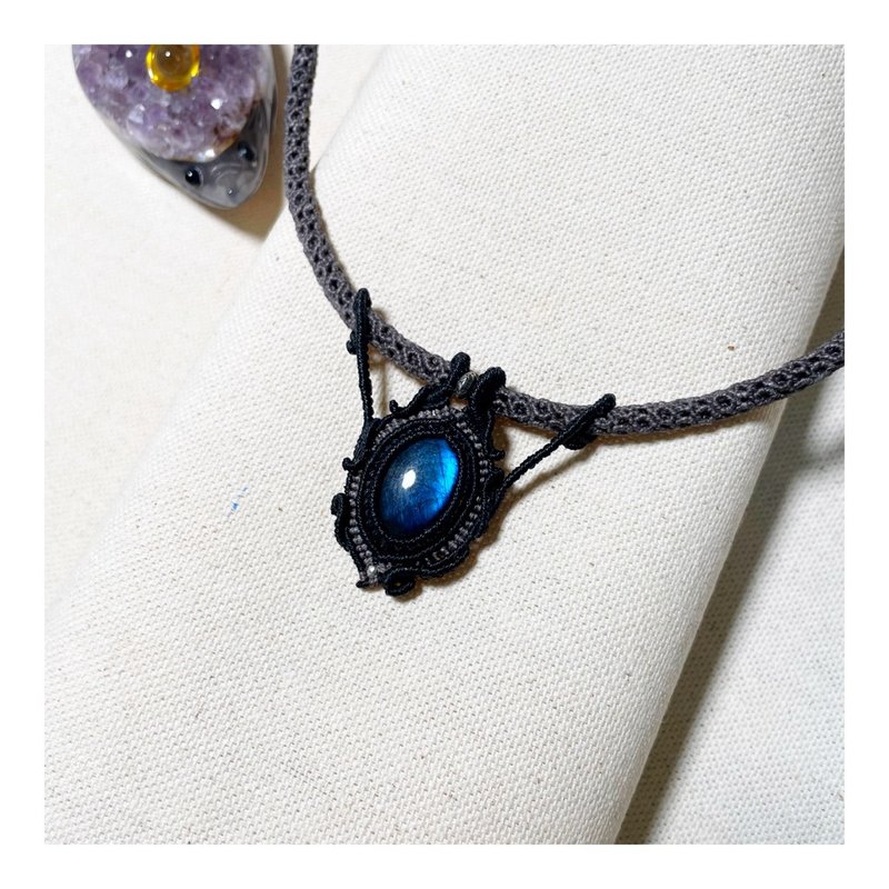 作品展示.深蓝光拉长石流线粗圆体锁骨链 - 项链 - 水晶 黑色