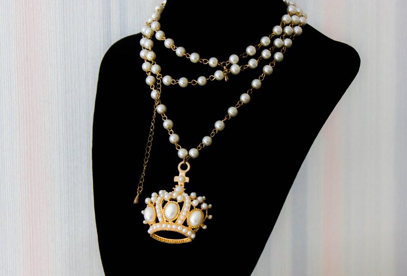 Queen crown necklace Gold crown necklace Pearl crown pendant - 项链 - 其他材质 金色