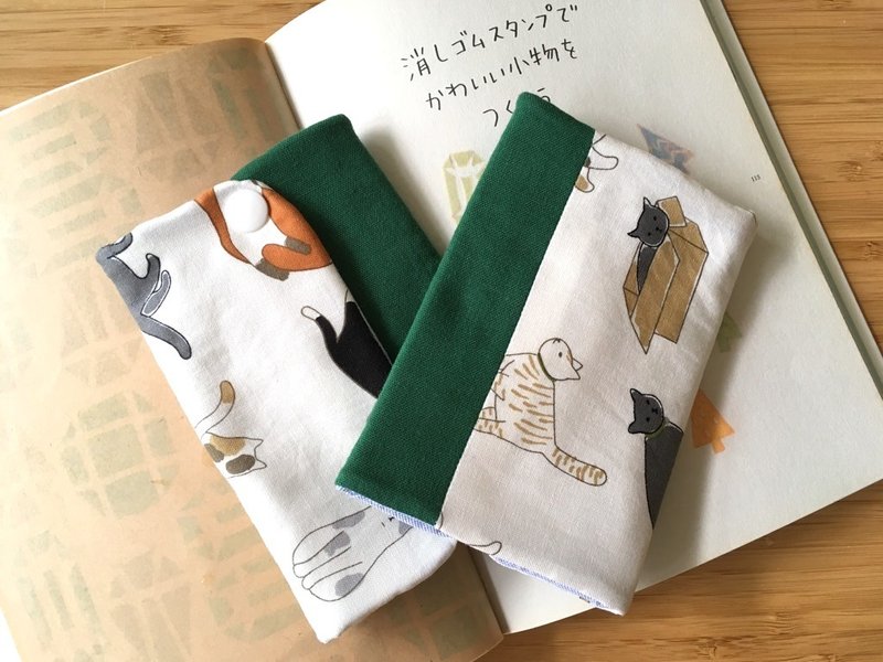 Bugoo 妈妈背袋 口水巾 猫咪绿了 - 围嘴/口水巾 - 棉．麻 绿色