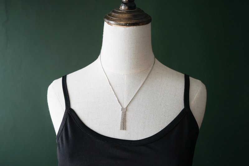 【古董饰品/西洋老件】VINTAGE美国AVON银色闪亮流苏古着项链 - 项链 - 其他金属 银色