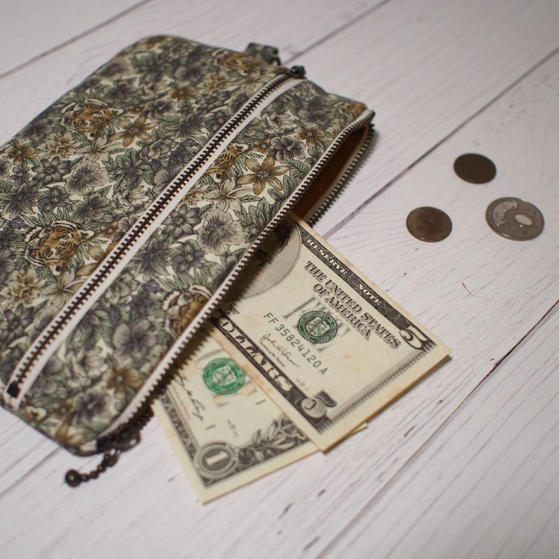 拾光系列手机袋/零钱包/限量手工包/老虎与花/绝版品预购中 - 零钱包 - 棉．麻 卡其色