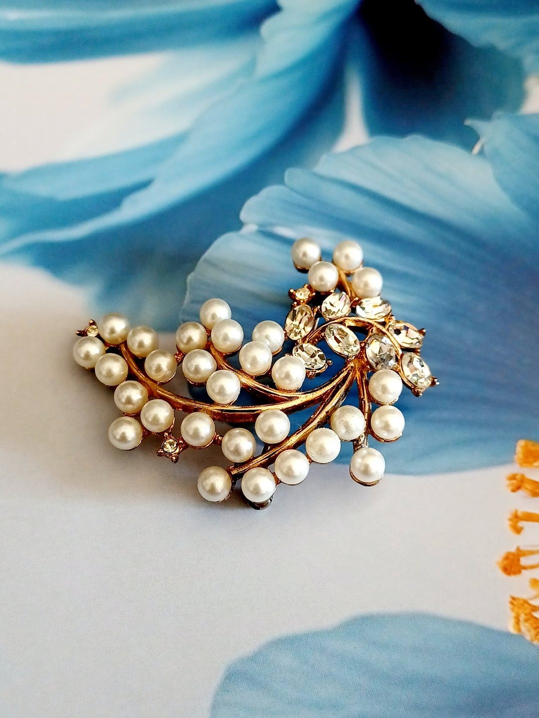 vintage jewelry Trifari 经典珍珠满穗莱茵钻 别针 胸针 - 胸针 - 其他金属 