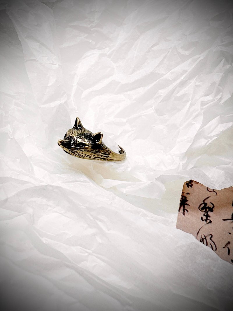 手工做旧设计黄铜可爱立体小犰狳个性戒指戒环 - 戒指 - 铜/黄铜 金色