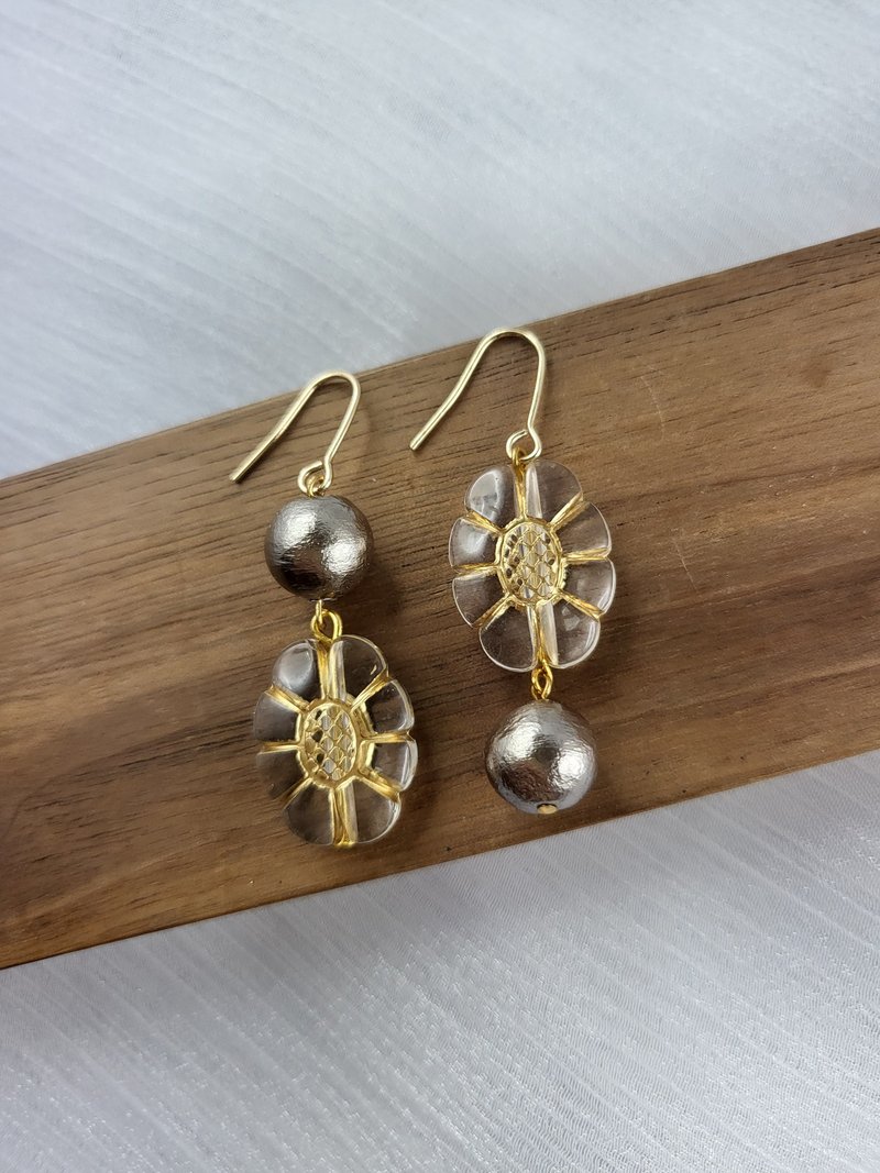 两层花朵图案树脂珠耳环，花朵图案珠和棉珍珠。 - 耳环/耳夹 - 其他材质 