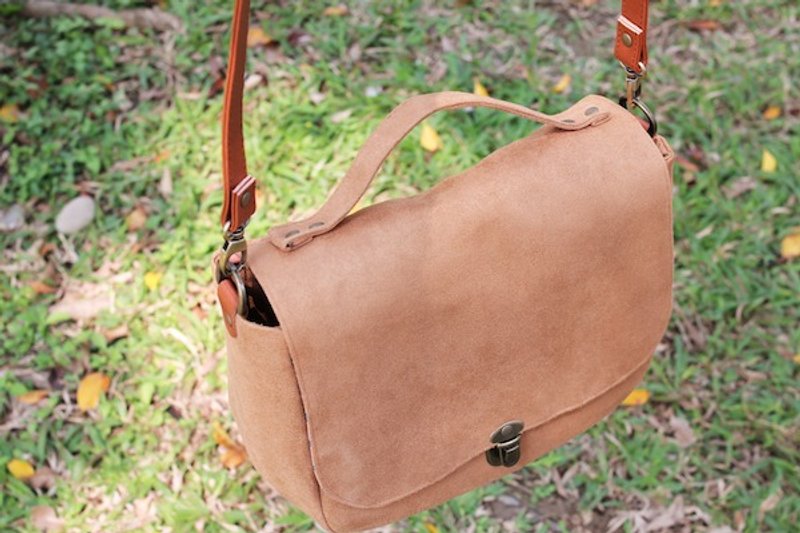 Chez。城市系列设计师亲制包款   随手背背 - 提把为麂皮绒款 - 侧背包/斜挎包 - 聚酯纤维 多色