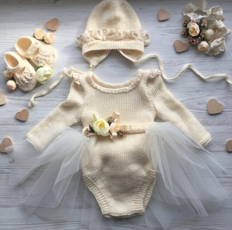 Hand knit beige clothing set for baby girl: romper, tutu skirt, hat, booties. - 包屁衣/连体衣 - 其他材质 