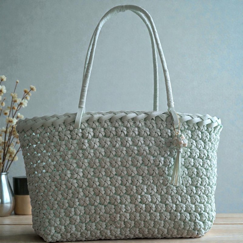 附饰品的清爽薄荷绿手工编织花结肩背包　手提包　圣诞礼物　赠礼 - 侧背包/斜挎包 - 纸 绿色