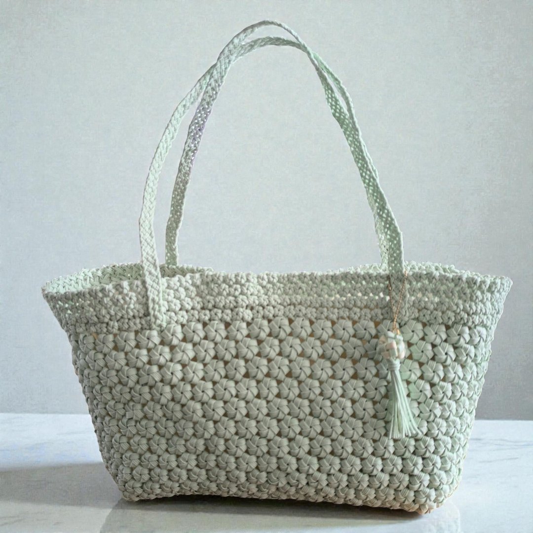 缀有吊饰的清爽薄荷绿纸绳花结 સહેલાઈથી handbag / 肩背包，送礼自用皆宜，适合白色情人节、新生活、通勤、上学。 - 侧背包/斜挎包 - 纸 绿色
