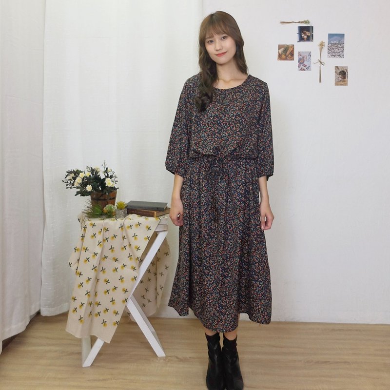 Hana Mokuba 圆领七分袖宽松碎花绑带收腰洋装 - 洋装/连衣裙 - 其他材质 