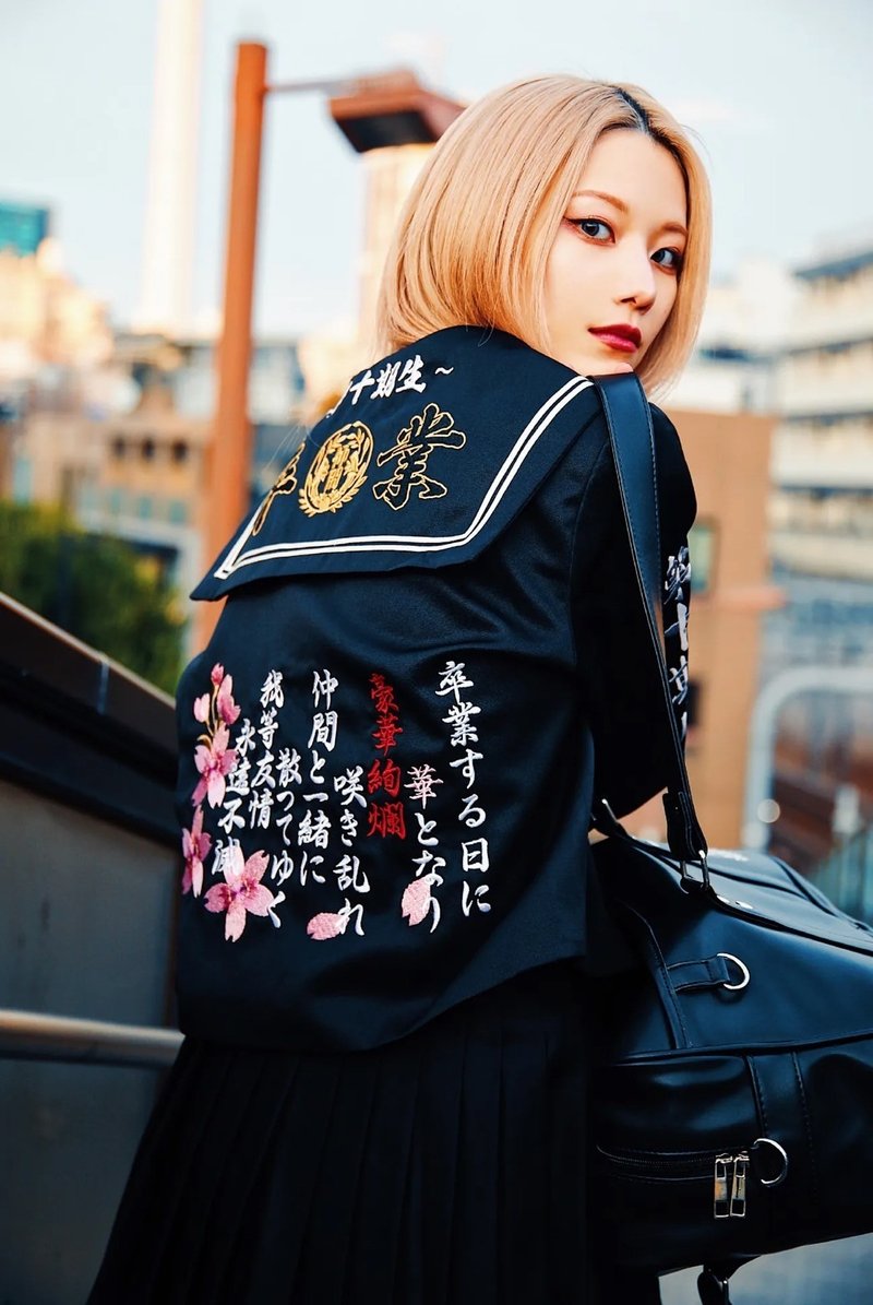 【10周年】卒业 刺绣女学生上衣 - 女装上衣 - 棉 黑色
