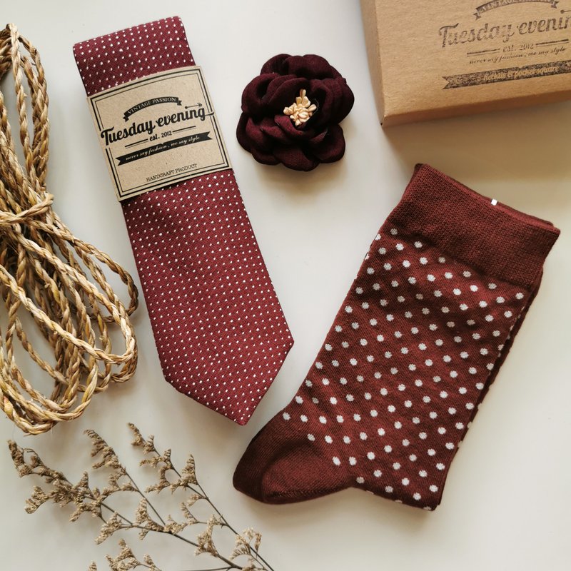 TIE TO TOE Box Set - Red necktie, flower lapel pin and red polka dot sock - 领带/领带夹 - 其他材质 红色