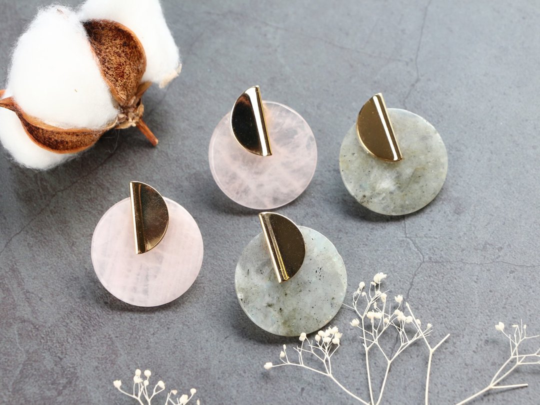 Geometric Rose quartz or Labradorite pierced earrings / can change to clip-on - 耳环/耳夹 - 其他金属 粉红色