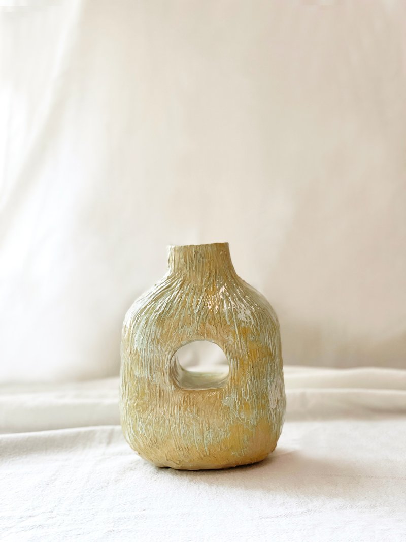 陶瓷手工 | 黄色雕刻洞洞花樽 (手捏造) - 花瓶/陶器 - 陶 黄色