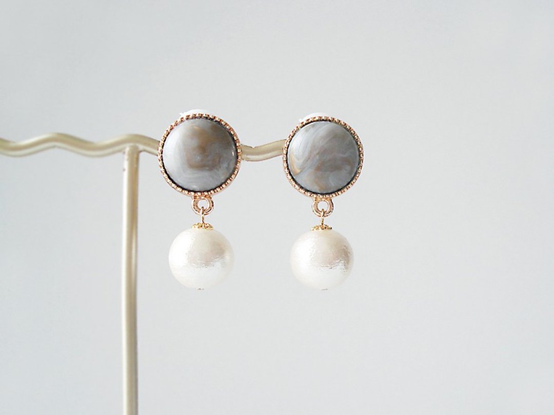 Gray Marble acrylic beads cabochon and cotton pearl, clip on earrings 夾式 - 耳环/耳夹 - 塑料 灰色