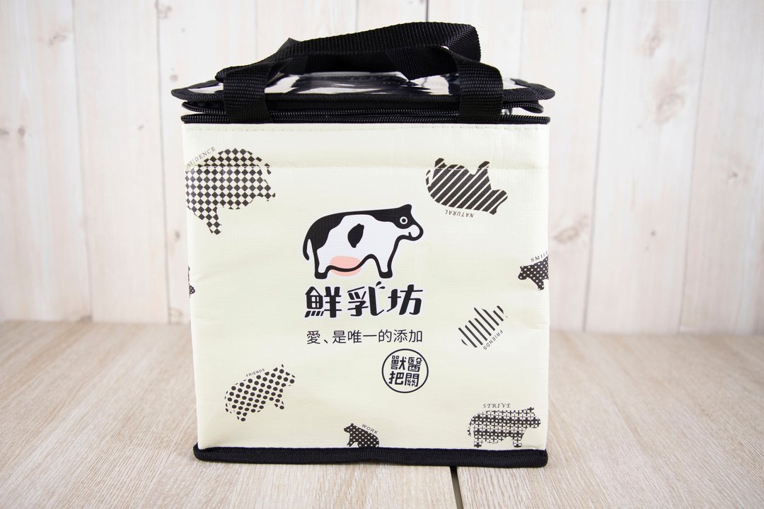 鲜乳坊牛牛影分身保冷袋 - 手提包/手提袋 - 防水材质 黑色