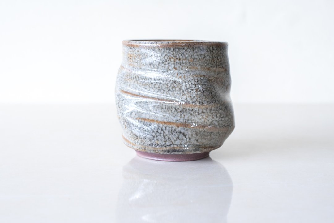 扭转茶杯 / 手拉坏・釉烧手作陶器 - 茶具/茶杯 - 陶 灰色