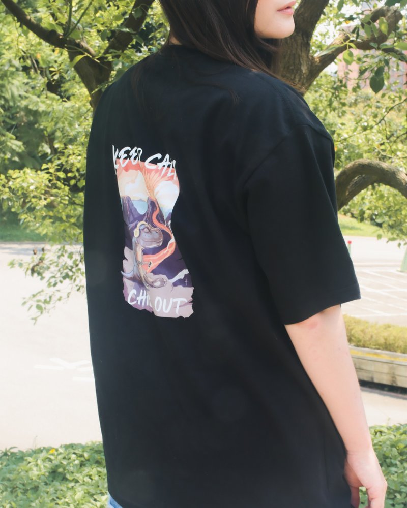 ZJ重磅宽版落肩短袖T恤 恐龙人系列-火山 设计款 MIT台湾制 - 男装上衣/T 恤 - 棉．麻 黑色