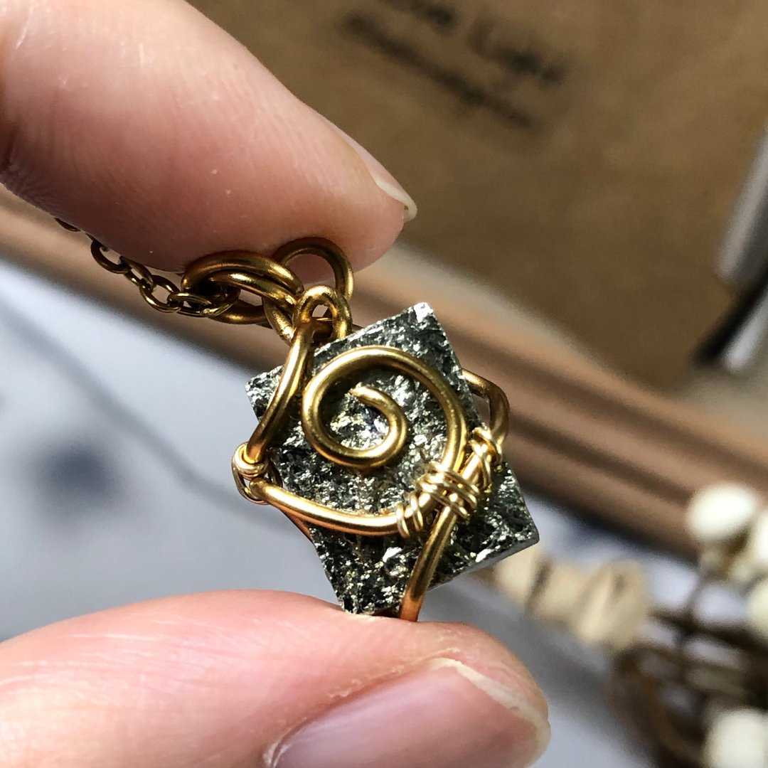黄铁矿原矿项链 艺术铜线手工缠绕 不锈钢链 - 项链 - 其他金属 金色