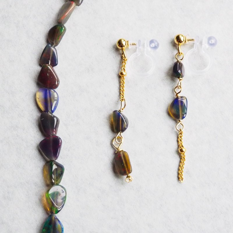 暮冬长夜 | 天然黑蛋白石14k包金耳环 - 耳环/耳夹 - 半宝石 多色