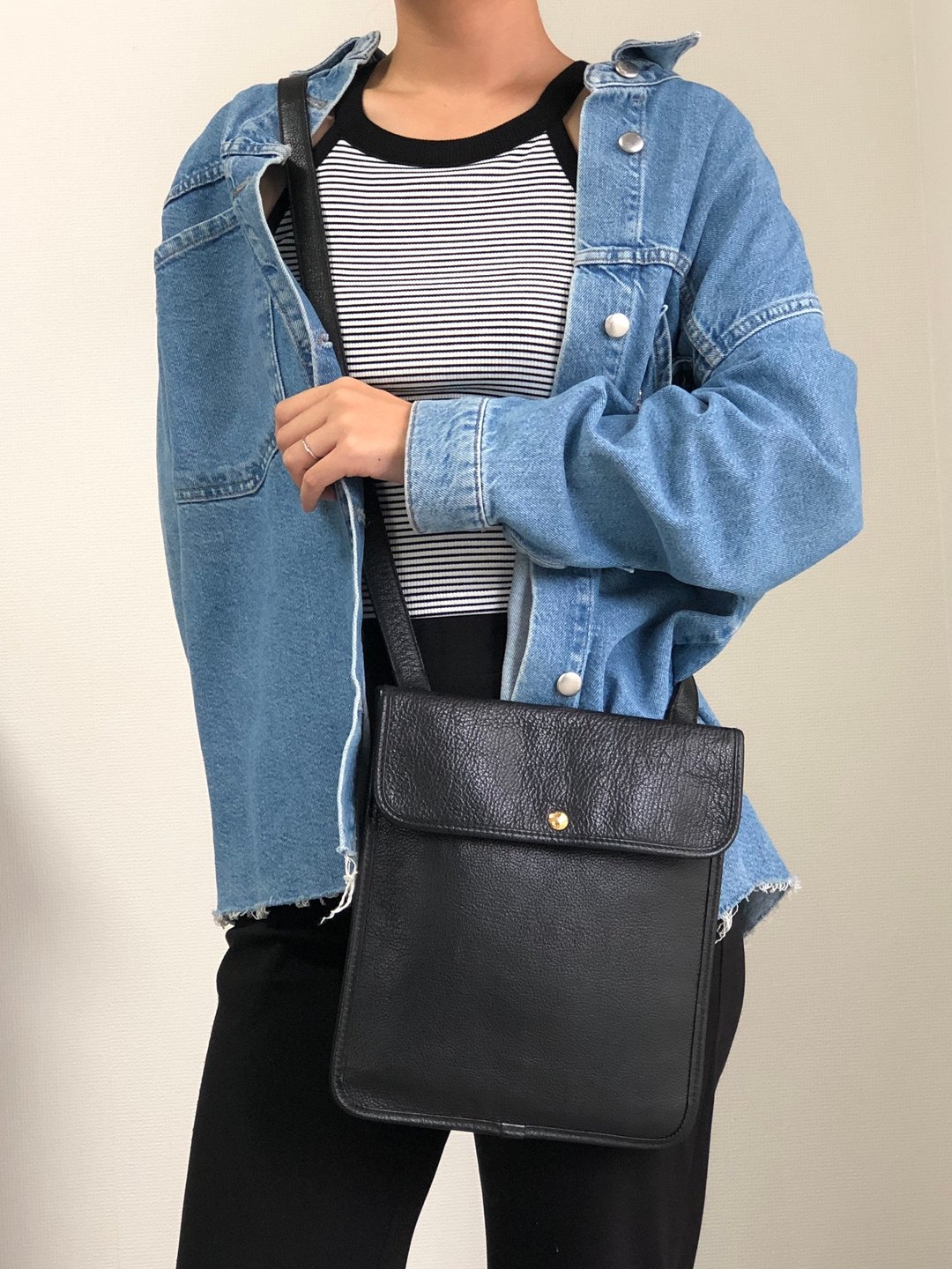 【 日本直送 名牌中古包 】LOEWE 罗威 侧背包 黑色 钮扣 皮革 vintage 古董 旧款 5ahv4g - 侧背包/斜挎包 - 真皮 黑色