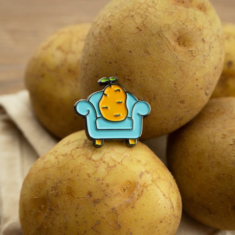 Couch Potato Enamel Pin - 胸针 - 其他金属 咖啡色