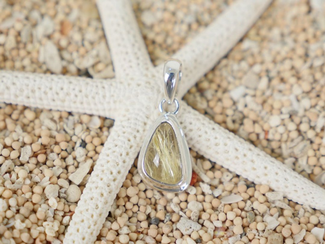 Gold pendant Rutilquarts pendant top - 项链 - 石头 金色