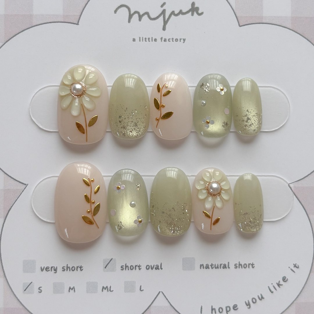 现货贩售 / 限量 1 件 S 号短圆款 附有花朵・叶片・亮粉 - 指甲油/指甲贴 - 其他材质 绿色