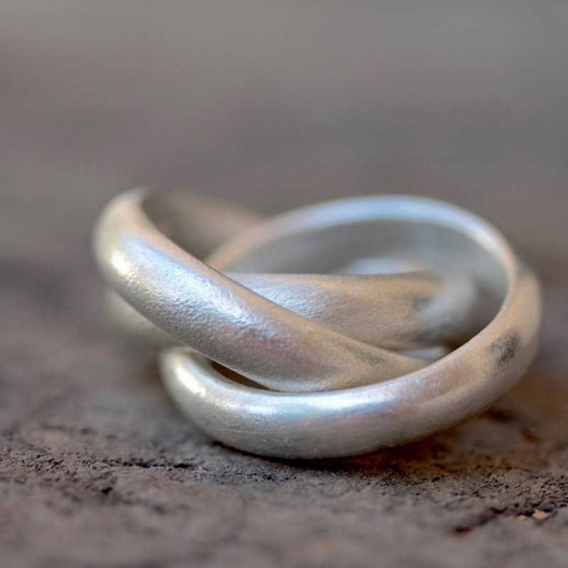 Handmade 3 Intertwined Rings in Silver wire with half-round profile (R0019A) - 戒指 - 银 银色