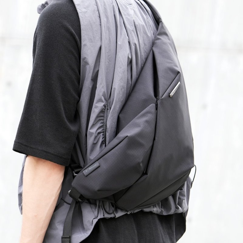 【NIID 官方直营】R2 魔换斜背包/随身包 (菱格黑) - 侧背包/斜挎包 - 聚酯纤维 黑色