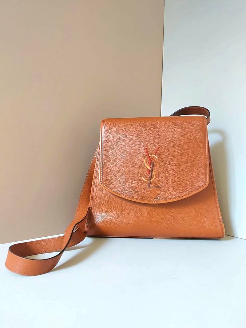 【特选货品】 Yves Saint Laurent 焦糖啡色皮革侧背包 斜孭单肩 - 侧背包/斜挎包 - 真皮 咖啡色