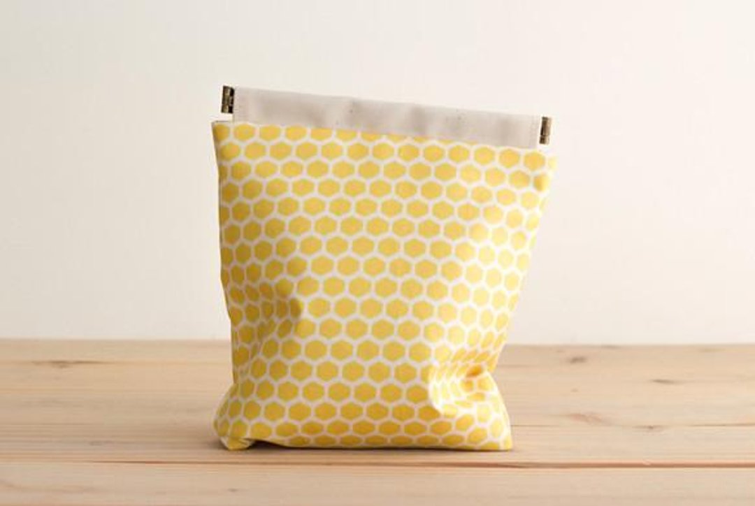 Laminated Charger case, Cosmetic pouch, Ditty bag, Make-up Case, Travel pouch, Mouse case - 化妆包/杂物包 - 棉 黄色