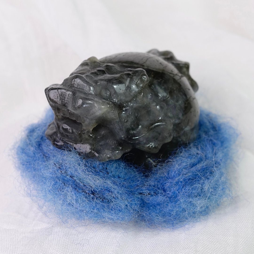 蓝光拉长龙龟附手工矿垫 - 摆饰 - 半宝石 