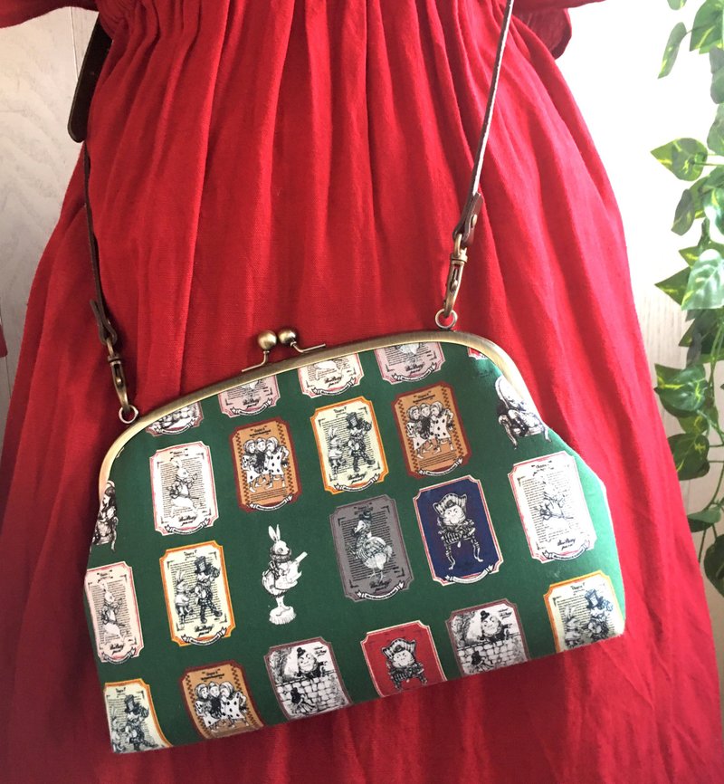 【插画家Ringo】爱丽丝的魔境梦游--复古绿/日本职人硬版型口金包 - 侧背包/斜挎包 - 棉．麻 绿色